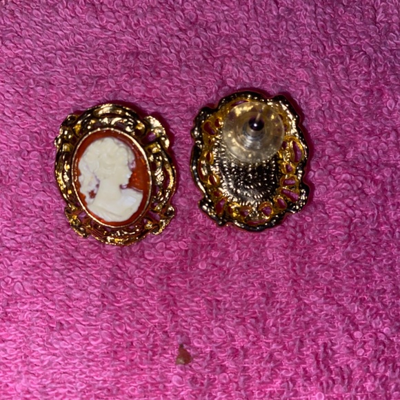 Vintage cameo chicer with earrings and broach - Picture 5 of 5